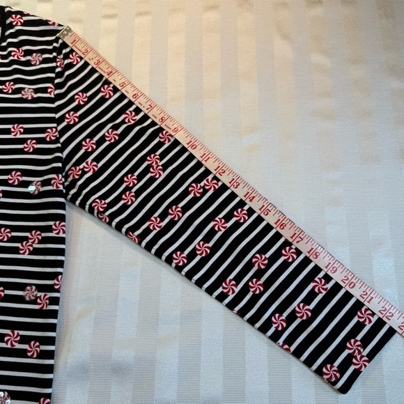 Talbots Black & White Sz LP Striped Top w/ Red Peppermint Candies/SequinsPattern - Picture 8 of 11